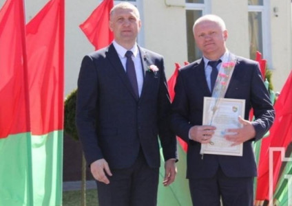 Начальник Каменецкого РГС Валентин Лобко занесен на районную Доску почета