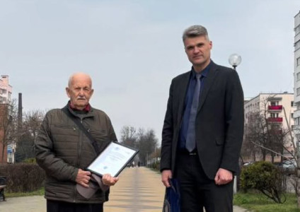 Честь и признание: ветеран предприятия "Брестоблгаз" Игорь Кузуб получил почётную грамоту на Аллее газовиков"