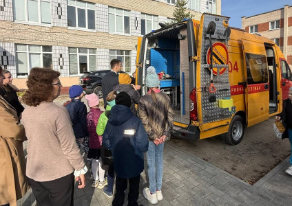 Посещение Антопольской школы-интерната: детям – знания и подарки