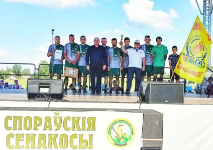 Команда ТПУ «Березовское» в третий раз подряд выиграла турнир по болотному футболу на «Споровских сенокосах»