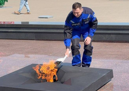 Проект «Флаг Победы: огни памяти» стартовал в Бресте: факел зажигали брестские газовики