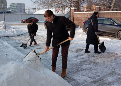 Помощь учреждениям и жителям населенных пунктов в ликвидации последствий снегопада