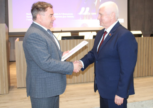 Генеральному директору УП «Брестоблгаз» Евгению Казимирчику вручена Благодарность председателя Палаты представителей